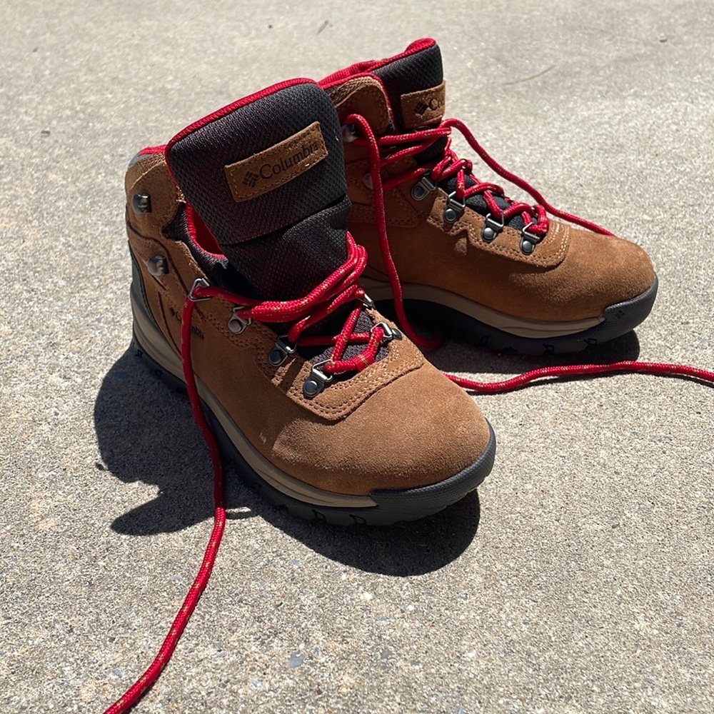 Columbia Newton Ridge Apmed WP BL4552-286 Hiking Women's Boots Red Size 8